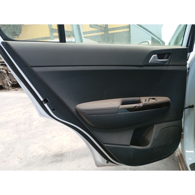 Recambio de guarnecido puerta trasera izquierda para kia sportage iv (ql, qle) 1.6 crdi referencia OEM IAM   