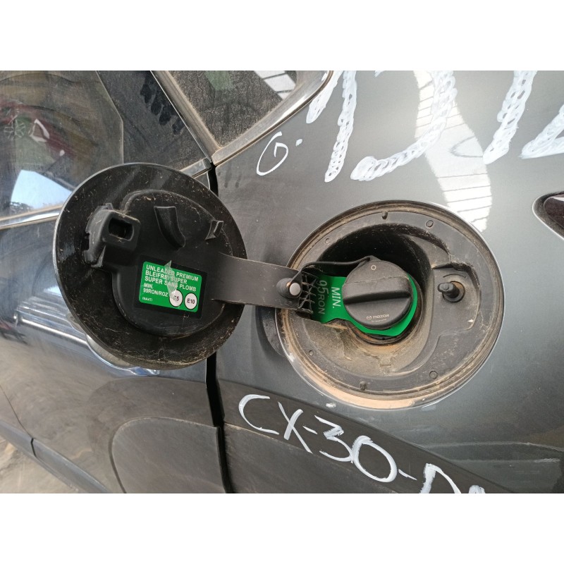 Recambio de tapa exterior combustible para mazda cx-30 (dm) skyactiv-x m hybrid referencia OEM IAM   