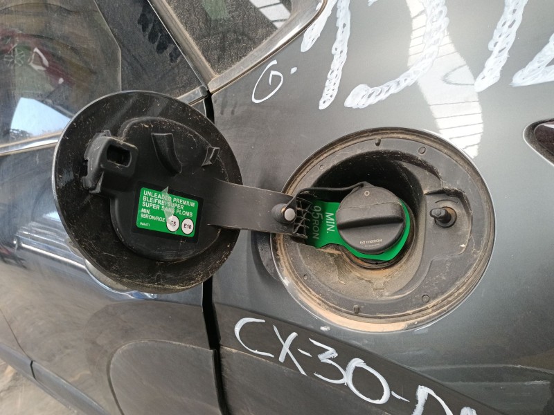 Recambio de tapa exterior combustible para mazda cx-30 (dm) skyactiv-x m hybrid referencia OEM IAM   