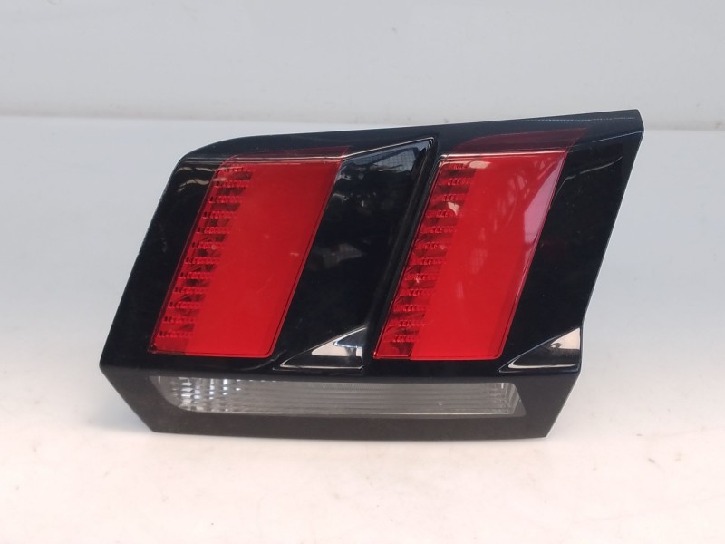 Recambio de piloto trasero derecho porton para peugeot 3008 suv referencia OEM IAM 9810477780  E1-A4-15-2