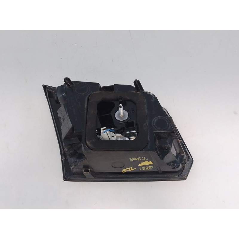 Recambio de piloto trasero derecho porton para peugeot 3008 suv referencia OEM IAM 9810477780  E1-A4-15-2