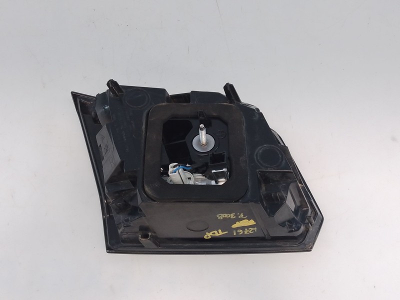 Recambio de piloto trasero derecho porton para peugeot 3008 suv referencia OEM IAM 9810477780  E1-A4-15-2
