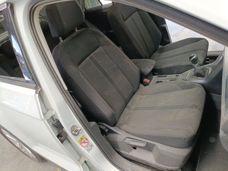 volkswagen t-roc (a11, d11) del año 2023