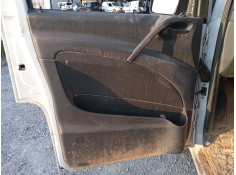 GUARNECIDO PUERTA DELANTERA IZQUIERDA 