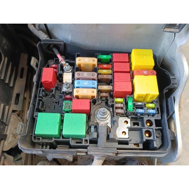 Recambio de caja reles / fusibles para peugeot 208 i (ca_, cc_) 1.2 vti 82 referencia OEM IAM   