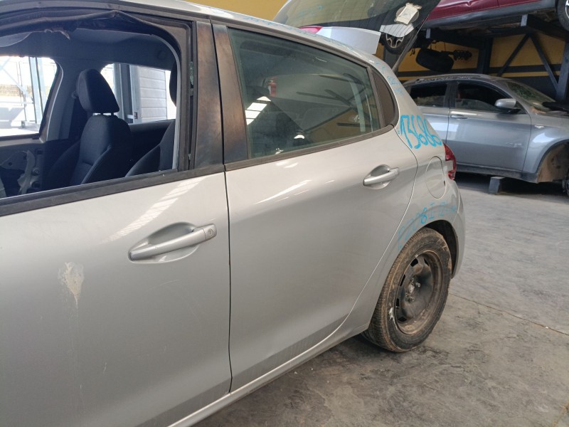Recambio de puerta trasera izquierda para peugeot 208 i (ca_, cc_) 1.2 vti 82 referencia OEM IAM   