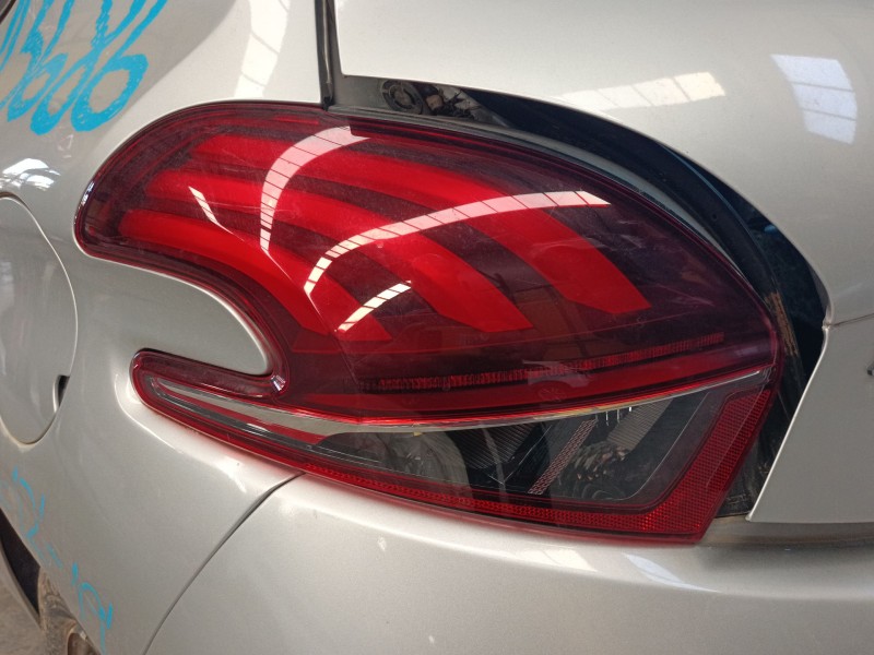 Recambio de piloto trasero izquierdo para peugeot 208 i (ca_, cc_) 1.2 vti 82 referencia OEM IAM   