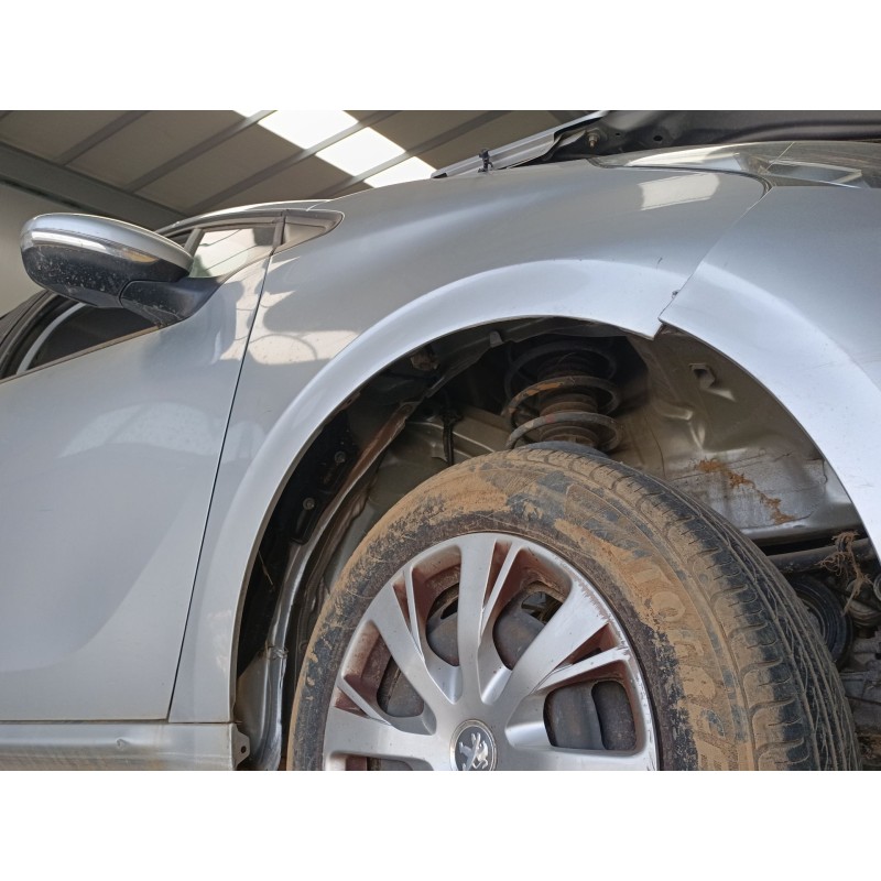 Recambio de aleta delantera derecha para peugeot 208 i (ca_, cc_) 1.2 vti 82 referencia OEM IAM   