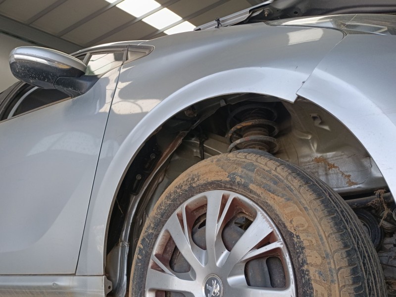 Recambio de aleta delantera derecha para peugeot 208 i (ca_, cc_) 1.2 vti 82 referencia OEM IAM   