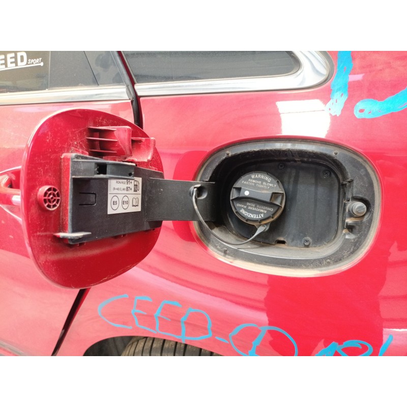 Recambio de tapa exterior combustible para kia ceed (cd) 1.4 t-gdi referencia OEM IAM   