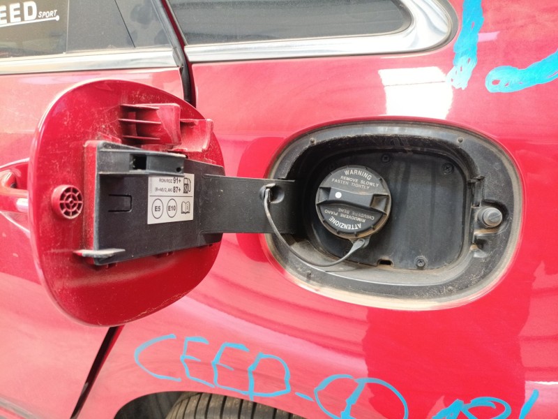 Recambio de tapa exterior combustible para kia ceed (cd) 1.4 t-gdi referencia OEM IAM   