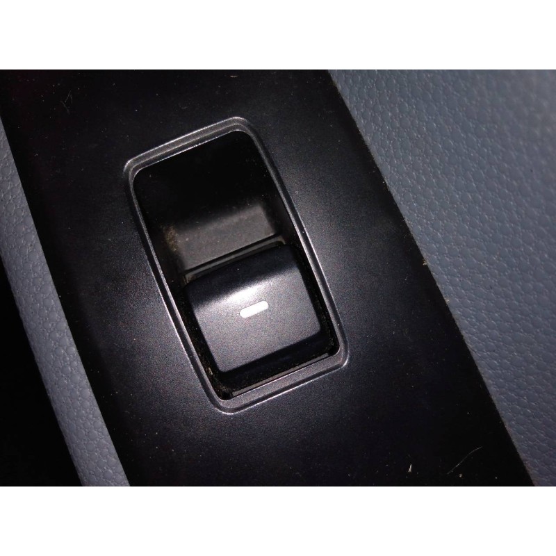 Recambio de mando elevalunas delantero derecho para hyundai i20 trend referencia OEM IAM   