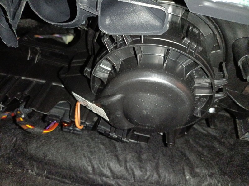 Recambio de ventilador calefaccion para skoda kamiq (nw4) 1.5 tsi referencia OEM IAM   