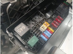 CAJA RELES / FUSIBLES 