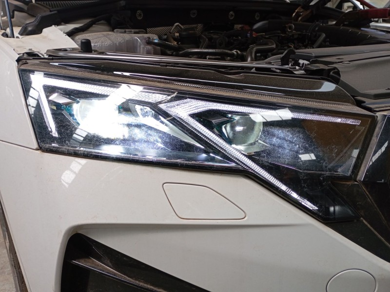 Recambio de faro derecho xenon para skoda octavia vrs 2.0 tsi referencia OEM IAM   