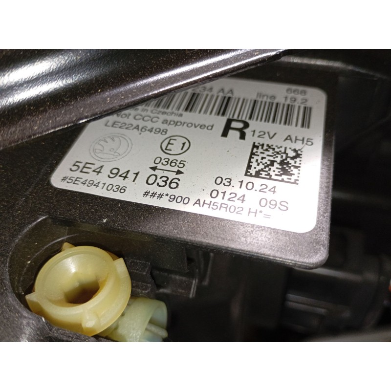 Recambio de faro derecho xenon para skoda octavia vrs 2.0 tsi referencia OEM IAM   