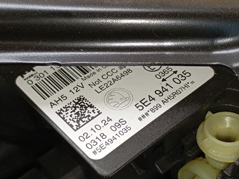 Recambio de faro izquierdo xenon para skoda octavia vrs 2.0 tsi referencia OEM IAM   