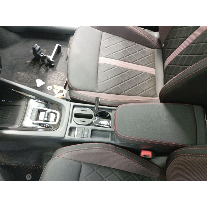Recambio de consola central para skoda octavia vrs 2.0 tsi referencia OEM IAM   