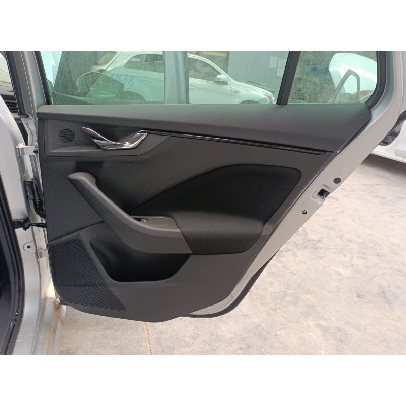 Recambio de guarnecido puerta trasera derecha para skoda kamiq (nw4) 1.0 tsi referencia OEM IAM   