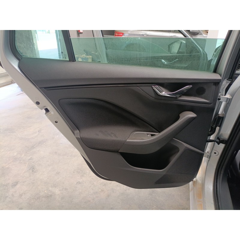 Recambio de guarnecido puerta trasera izquierda para skoda kamiq (nw4) 1.0 tsi referencia OEM IAM   