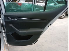 Recambio de guarnecido puerta trasera derecha para skoda octavia vrs 2.0 tsi referencia OEM IAM   