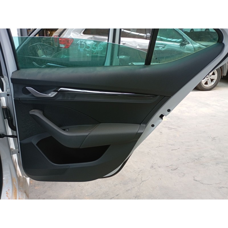 Recambio de guarnecido puerta trasera derecha para skoda octavia vrs 2.0 tsi referencia OEM IAM   