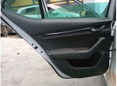 Recambio de guarnecido puerta trasera izquierda para skoda octavia vrs 2.0 tsi referencia OEM IAM   