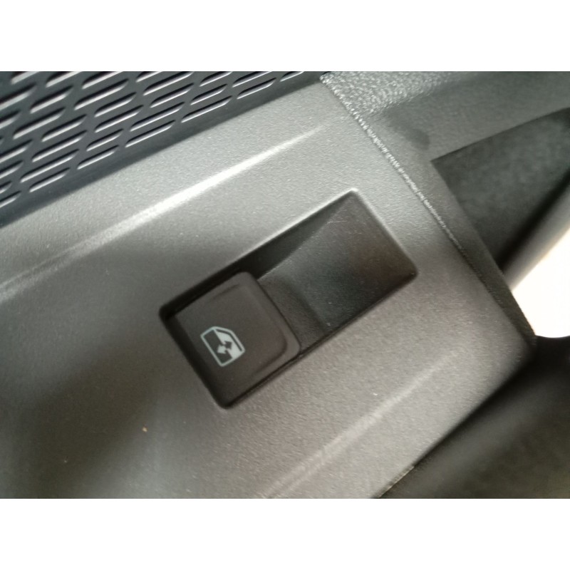 Recambio de mando elevalunas trasero izquierdo para skoda octavia vrs 2.0 tsi referencia OEM IAM   