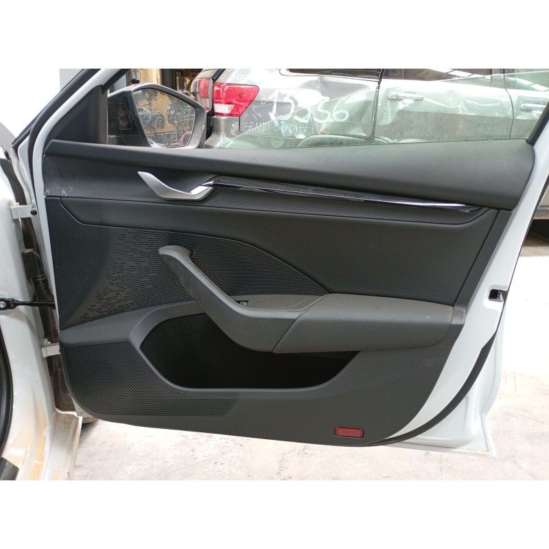 Recambio de guarnecido puerta delantera derecha para skoda octavia vrs 2.0 tsi referencia OEM IAM   