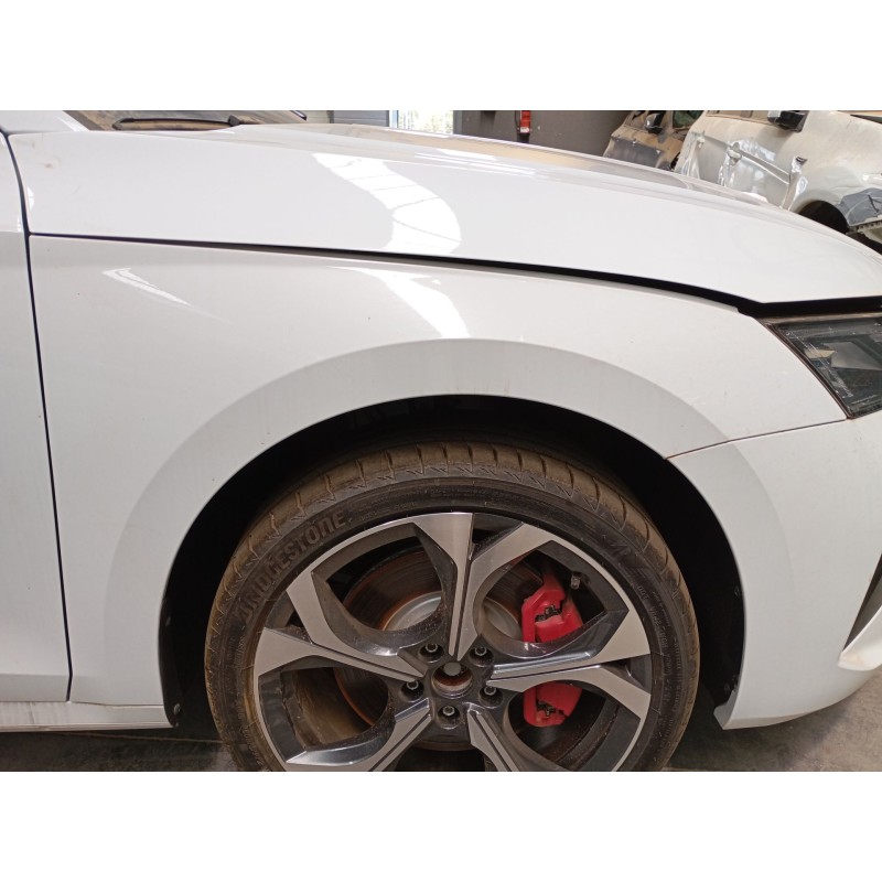 Recambio de aleta delantera derecha para skoda octavia vrs 2.0 tsi referencia OEM IAM   