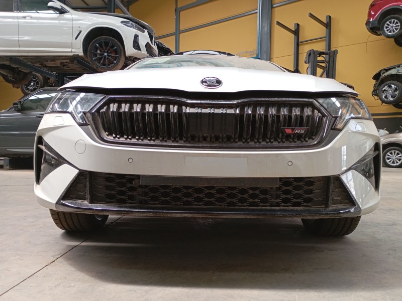 Recambio de paragolpes delantero para skoda octavia vrs 2.0 tsi referencia OEM IAM   