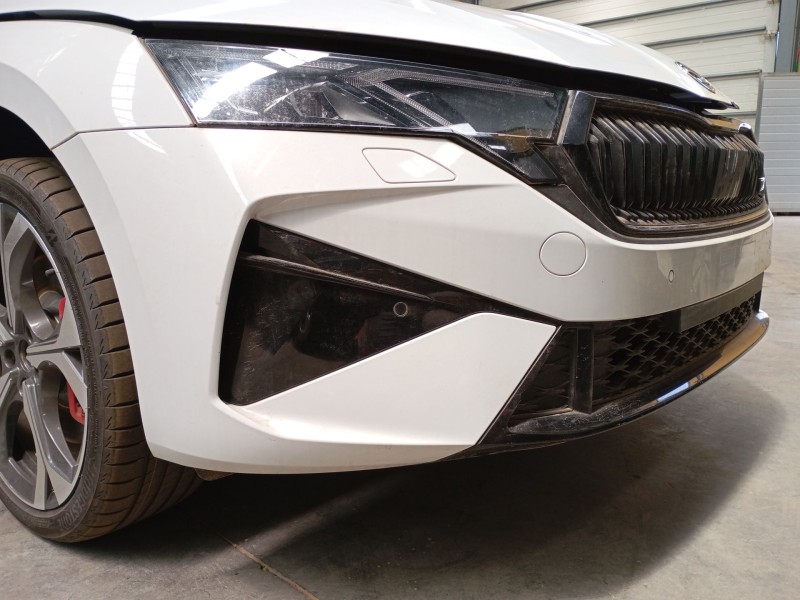 Recambio de paragolpes delantero para skoda octavia vrs 2.0 tsi referencia OEM IAM   
