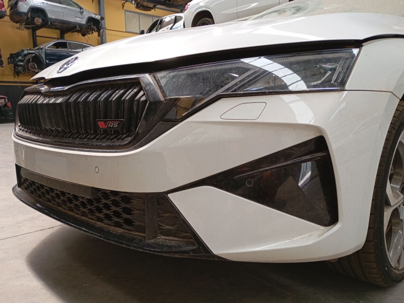 Recambio de paragolpes delantero para skoda octavia vrs 2.0 tsi referencia OEM IAM   