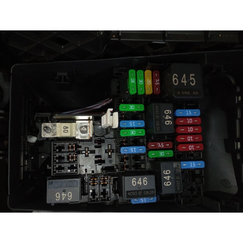 Recambio de caja reles / fusibles para skoda octavia vrs 2.0 tsi referencia OEM IAM   