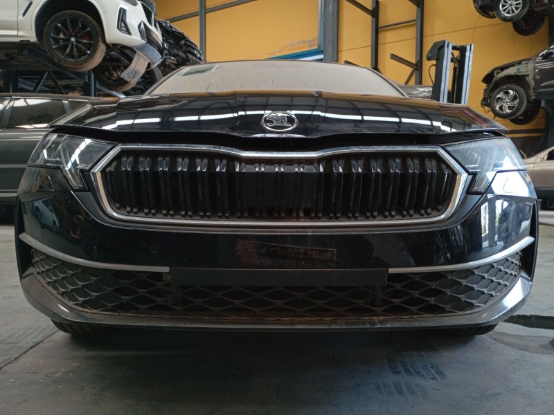 Recambio de paragolpes delantero para skoda octavia nx3 referencia OEM IAM   