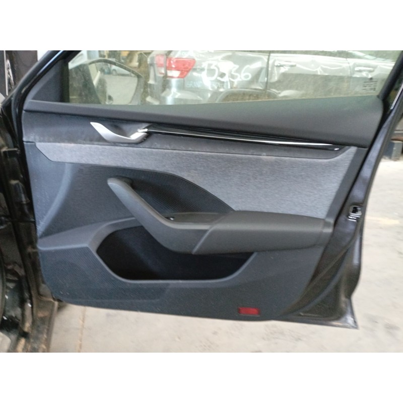 Recambio de guarnecido puerta delantera derecha para skoda octavia nx3 referencia OEM IAM   