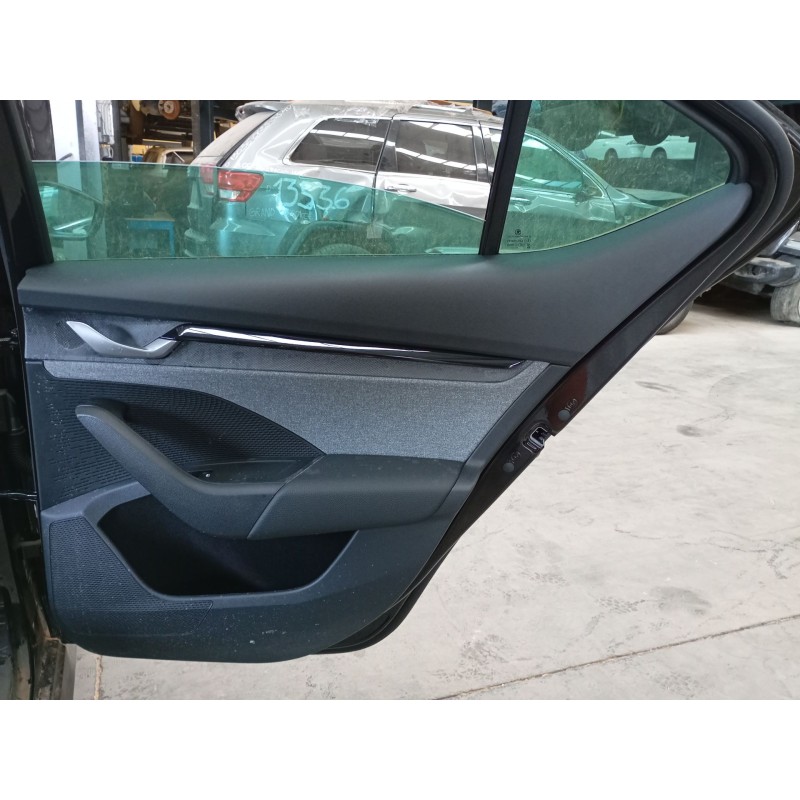 Recambio de guarnecido puerta trasera derecha para skoda octavia nx3 referencia OEM IAM   