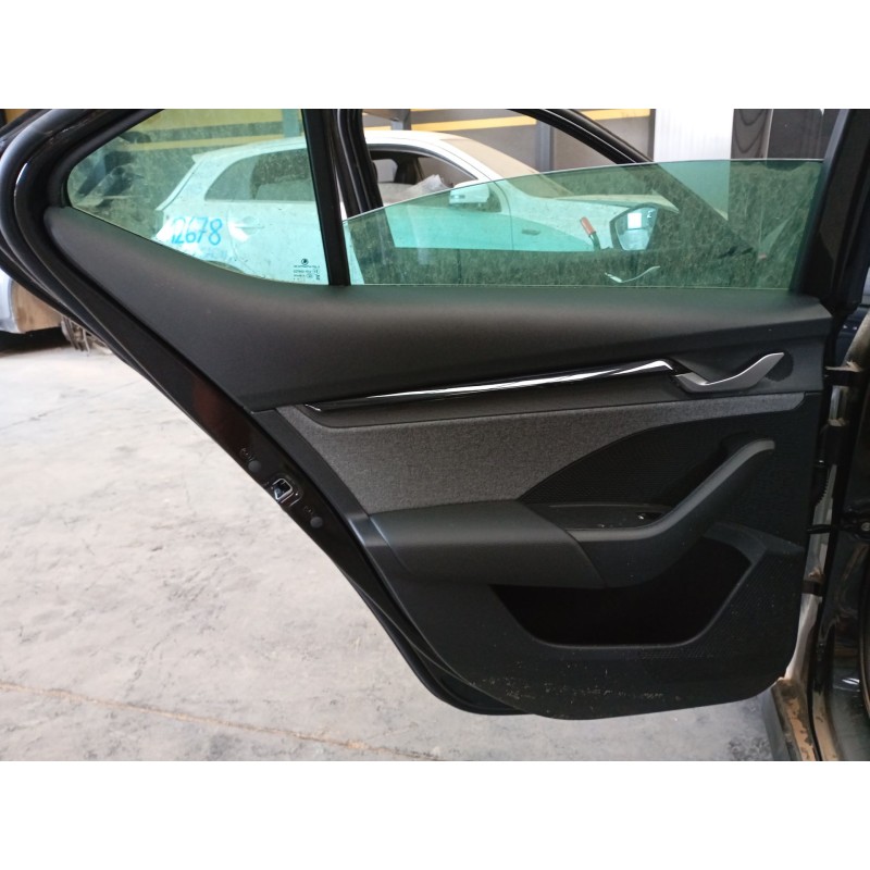 Recambio de guarnecido puerta trasera izquierda para skoda octavia nx3 referencia OEM IAM   