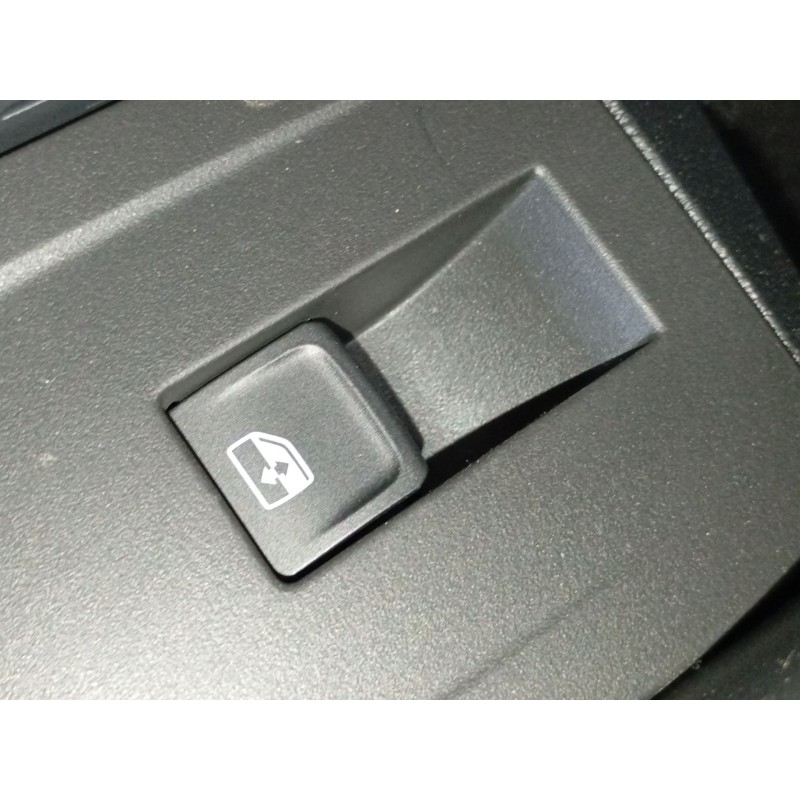 Recambio de mando elevalunas trasero izquierdo para skoda octavia nx3 referencia OEM IAM   