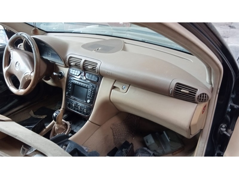 mercedes-benz clase c (w203) del año 2000