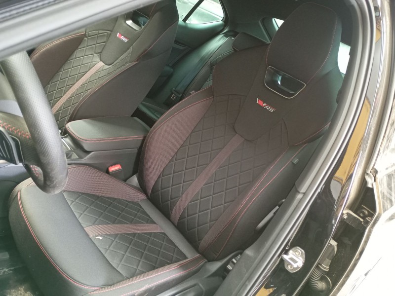 skoda octavia iv nx3 vrs 2.0 tsi del año 2024