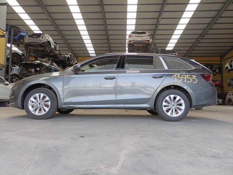 skoda octavia iv combi nx5 1.5 tsi del año 2025