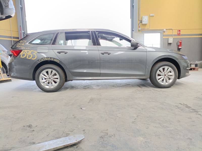 skoda octavia iv combi nx5 1.5 tsi del año 2025