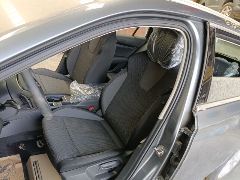 skoda octavia iv combi nx5 1.5 tsi del año 2025