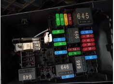 CAJA RELES / FUSIBLES 