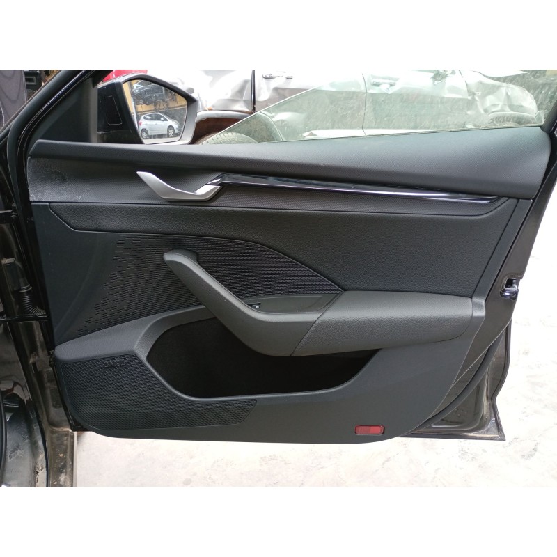 Recambio de guarnecido puerta delantera derecha para skoda octavia iv nx3 vrs 2.0 tsi referencia OEM IAM   