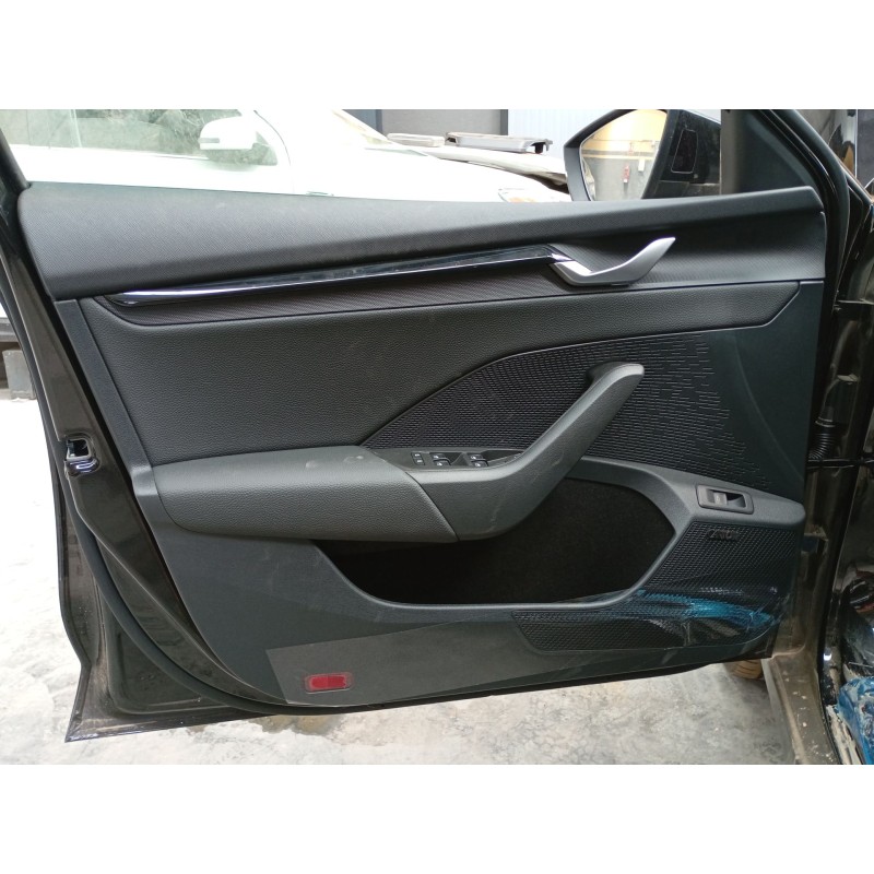 Recambio de guarnecido puerta delantera izquierda para skoda octavia iv nx3 vrs 2.0 tsi referencia OEM IAM   