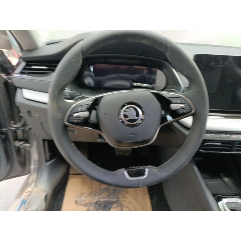 Recambio de volante para skoda octavia iv combi nx5 1.5 tsi referencia OEM IAM   