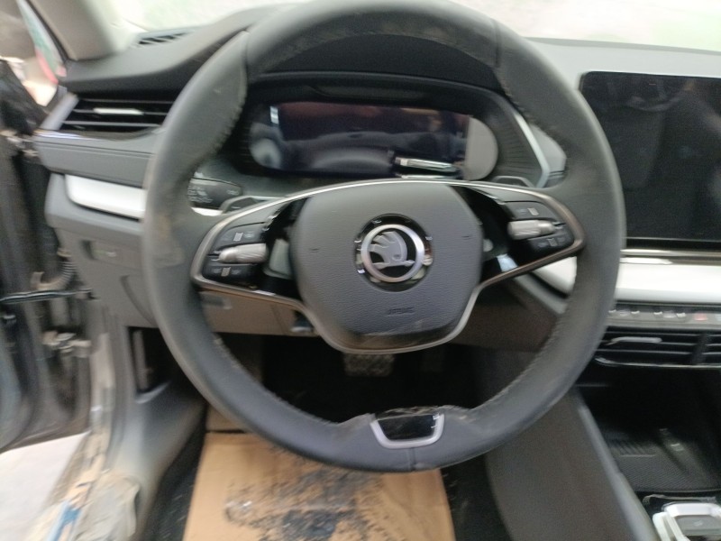 Recambio de volante para skoda octavia iv combi nx5 1.5 tsi referencia OEM IAM   