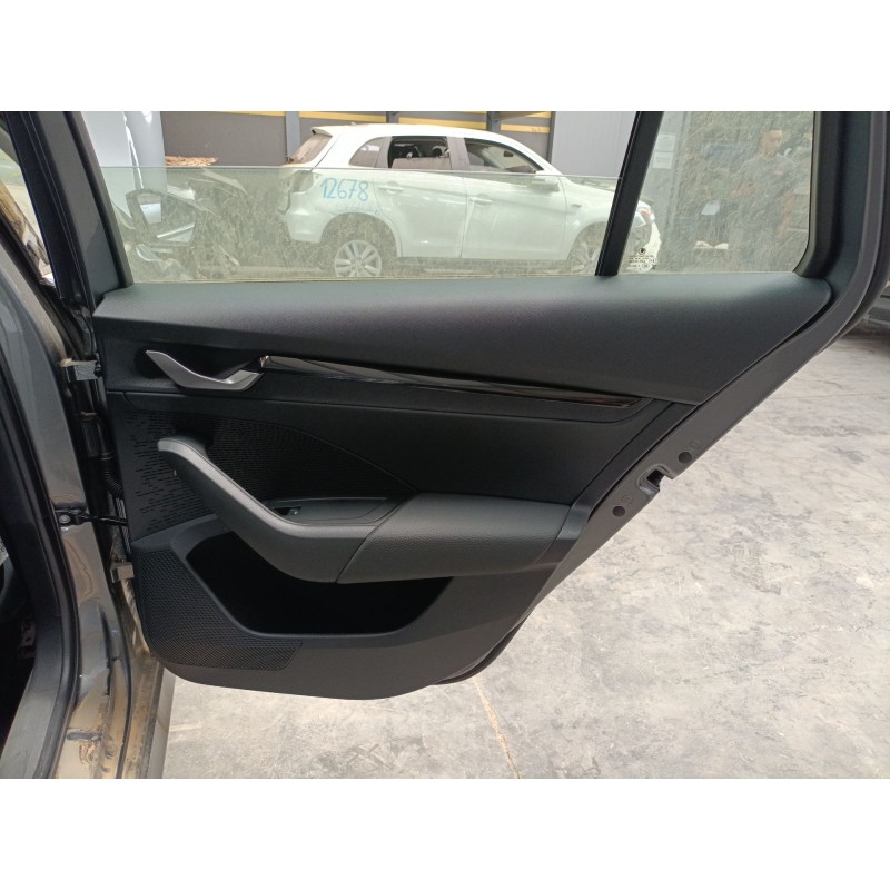 Recambio de guarnecido puerta trasera derecha para skoda octavia iv combi nx5 1.5 tsi referencia OEM IAM   